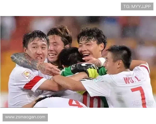 退役男足球明星的转型之路与人生新篇章探索 退役男足球明星的转型之路与人生新篇章探索