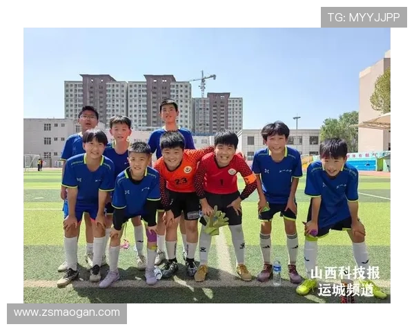 足球明星齐聚盛典闪耀颁奖礼荣耀时刻展现体育精神与友谊之美 足球明星齐聚盛典闪耀颁奖礼荣耀时刻展现体育精神与友谊之美